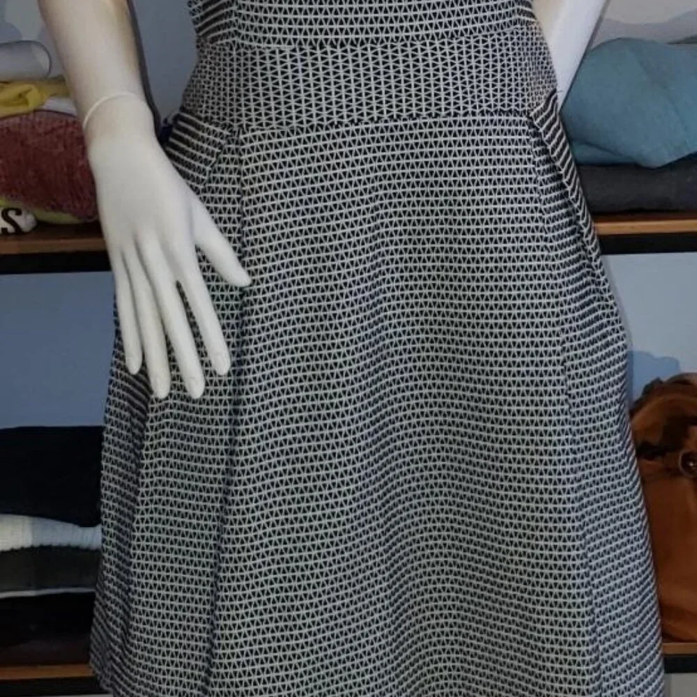NWOT black and white geometric print fit and flare dress size Large - Picture 9 of 10